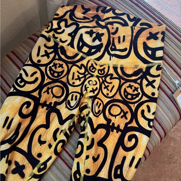 Niyama Sol Happy Face Yellow Leggings NEW WITH TAGS - Picture 4 of 4